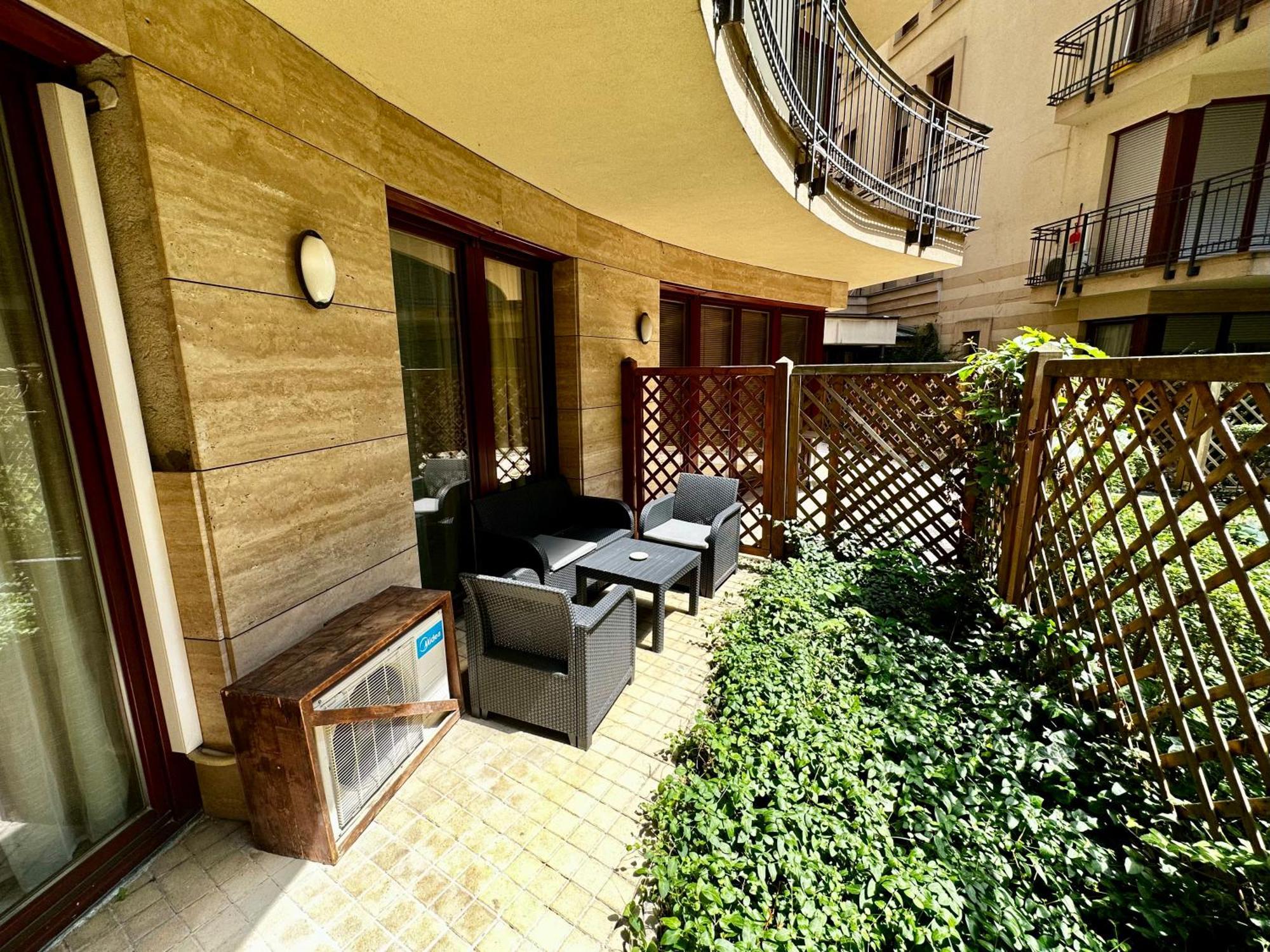 Leda Apartments Budapest Luaran gambar